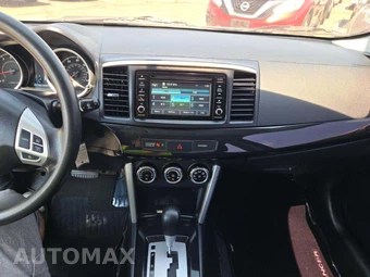 2017 Mitsubishi Lancer ES - miniatura 7