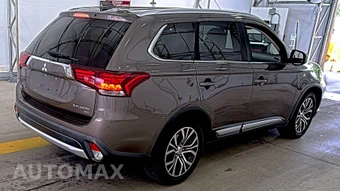 2017 Mitsubishi Outlander SE – miniatura 4