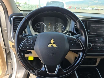 2017 Mitsubishi Outlander SE – miniatura 10