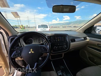2017 Mitsubishi Outlander SE – miniatura 11
