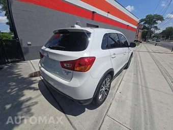 2017 Mitsubishi Outlander Sport SE – miniatura 3