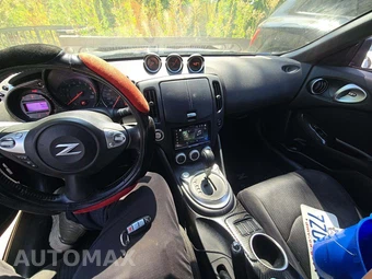 2017 Nissan 370Z Coupe - miniatura 10