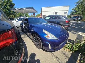 2017 Nissan 370Z Coupe - miniatura 4