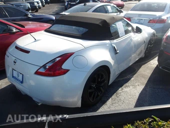 2017 Nissan 370Z Touring Convertible – miniatura 2