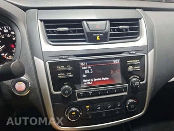 2017 Nissan Altima 2.5 SR – miniatura 10