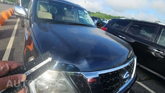 2017 Nissan Armada Platinum – miniatura 3