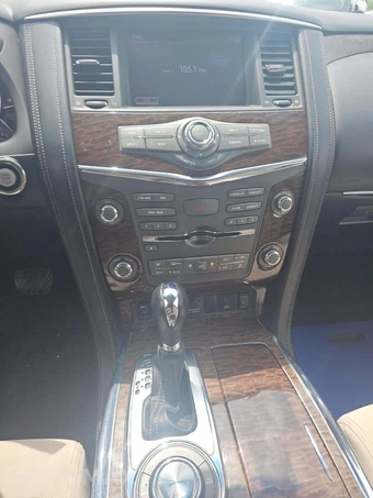 2017 Nissan Armada SV – miniatura 7
