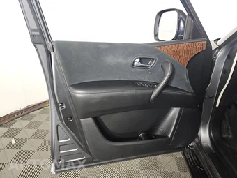 2017 Nissan Armada SV – miniatura 9