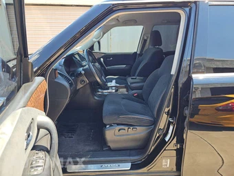 2017 Nissan Armada SV – miniatura 5