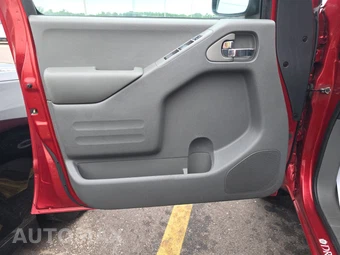 2017 Nissan Frontier SV Crew Cab Medium Bed – miniatura 9
