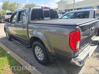 2017 Nissan Frontier SV Crew Cab Medium Bed – miniatura 2