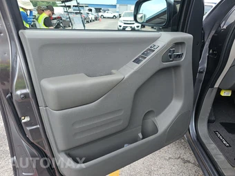 2017 Nissan Frontier SV Crew Cab Medium Bed – miniatura 9