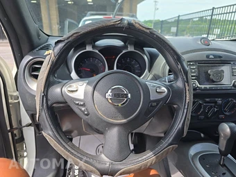 2017 Nissan JUKE S – miniatura 10