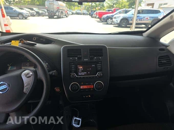 2017 Nissan LEAF S – miniatura 10