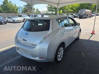 2017 Nissan LEAF S – miniatura 3