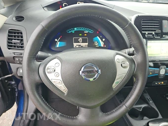 2017 Nissan LEAF SL – miniatura 10