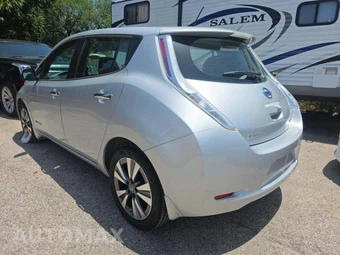 2017 Nissan LEAF SL – miniatura 2