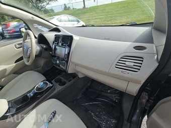 2017 Nissan LEAF SV – miniatura 17