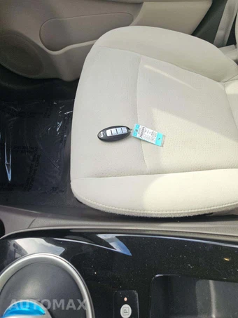 2017 Nissan LEAF SV – miniatura 5