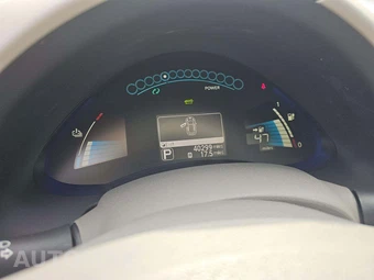 2017 Nissan LEAF SV – miniatura 6
