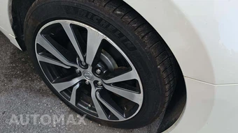 2017 Nissan Maxima SV – miniatura 22