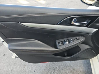2017 Nissan Maxima SV – miniatura 9