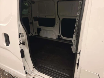 2017 Nissan NV200 Compact Cargo SV 115.2" WB - miniatura 13
