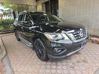 2017 Nissan Pathfinder Platinum – miniatura 4
