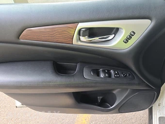 2017 Nissan Pathfinder Platinum – miniatura 9
