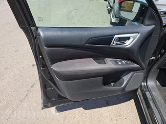 2017 Nissan Pathfinder SV – miniatura 9