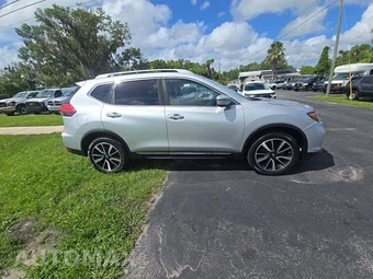 2017 Nissan Rogue SL - miniatura 4