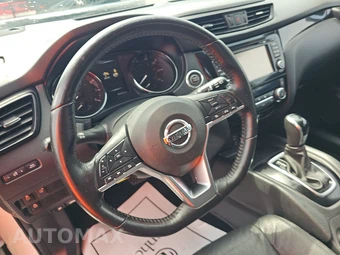 2017 Nissan Rogue Sport SV - miniatura 10
