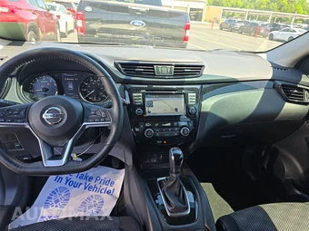 2017 Nissan Rogue Sport SV - miniatura 11