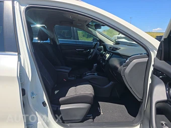 2017 Nissan Rogue Sport SV - miniatura 8