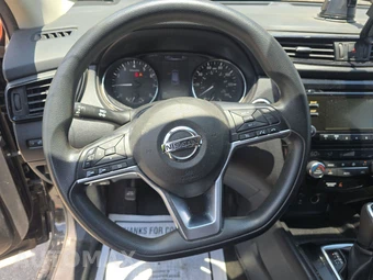 2017 Nissan Rogue Sport SV - miniatura 10