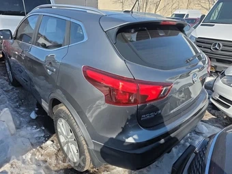 2017 Nissan Rogue Sport SV - miniatura 5