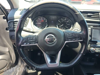 2017 Nissan Rogue Sport SV - miniatura 10