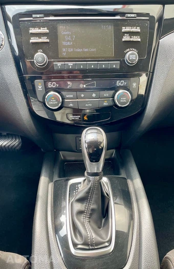 2017 Nissan Rogue Sport SV - miniatura 7