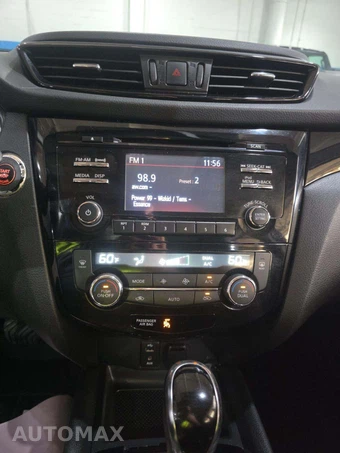 2017 Nissan Rogue Sport SV - miniatura 10