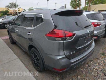 2017 Nissan Rogue SV – miniatura 2