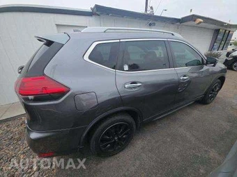 2017 Nissan Rogue SV – miniatura 4