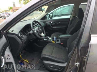 2017 Nissan Rogue SV – miniatura 6
