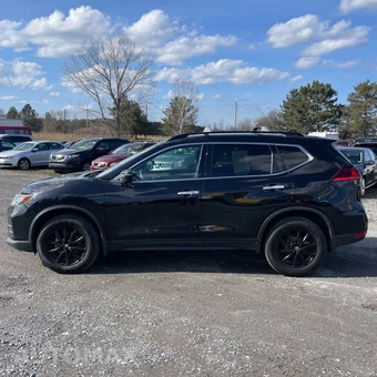 2017 Nissan Rogue SV - miniatura 2