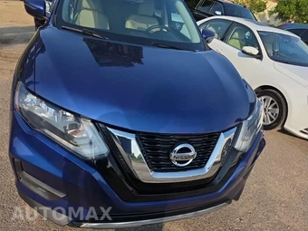 2017 Nissan Rogue SV – miniatura 2