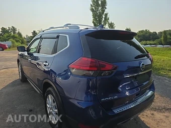 2017 Nissan Rogue SV – miniatura 6