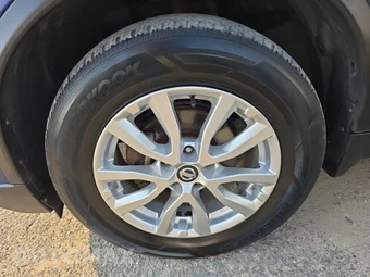 2017 Nissan Rogue SV – miniatura 8
