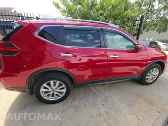 2017 Nissan Rogue SV - miniatura 4