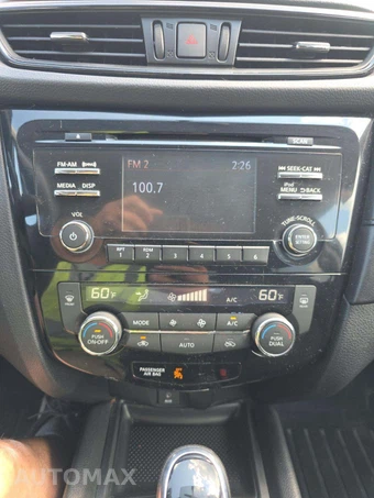 2017 Nissan Rogue SV - miniatura 7