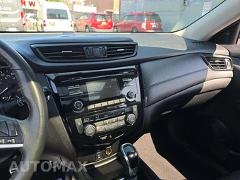 2017 Nissan Rogue SV – miniatura 10