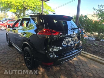 2017 Nissan Rogue SV - miniatura 2